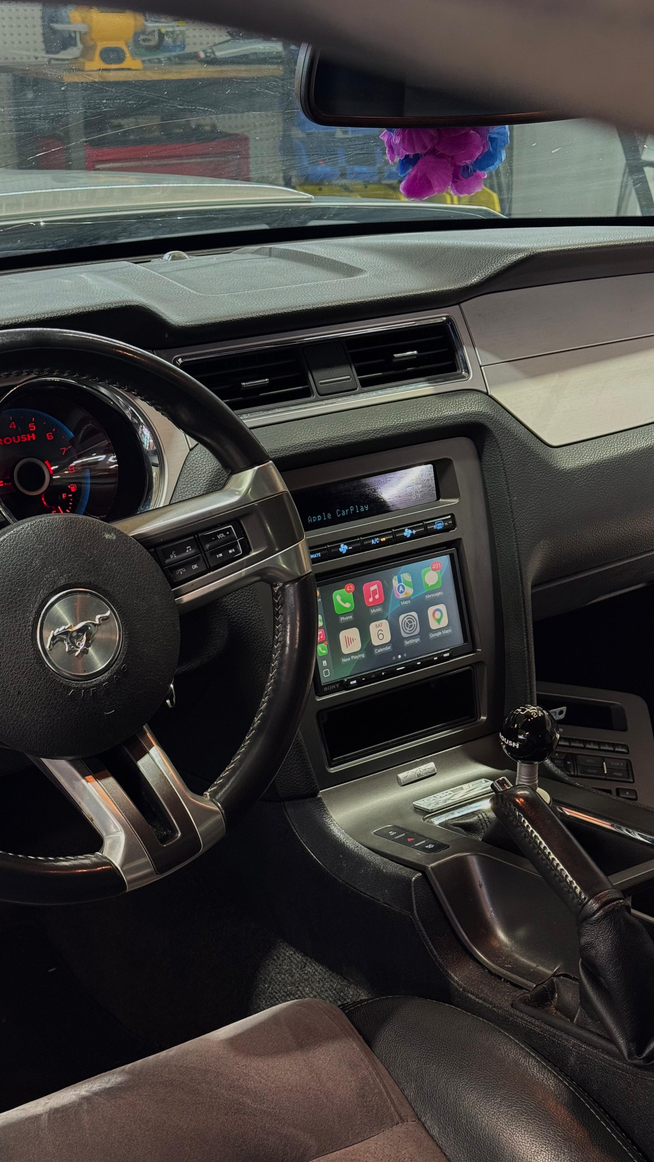 Roush Mustang Sony Apple CarPlay install